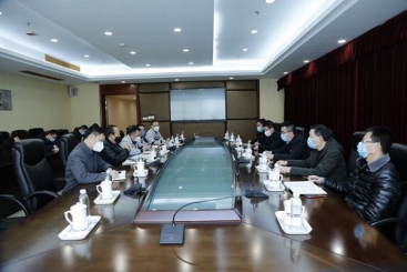 桐鄉(xiāng)市委副書記、市長于會游到巨石指導疫情防控工作