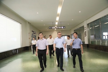 國家發(fā)改委環(huán)資司副司長(zhǎng)任獻(xiàn)光一行蒞臨巨石調(diào)研