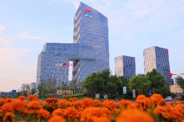 點贊！中國巨石榮登2023年玻璃纖維十大品牌榜單之首